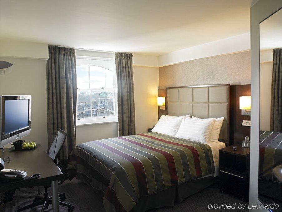 The Grand At Trafalgar Square Hotel London Room photo