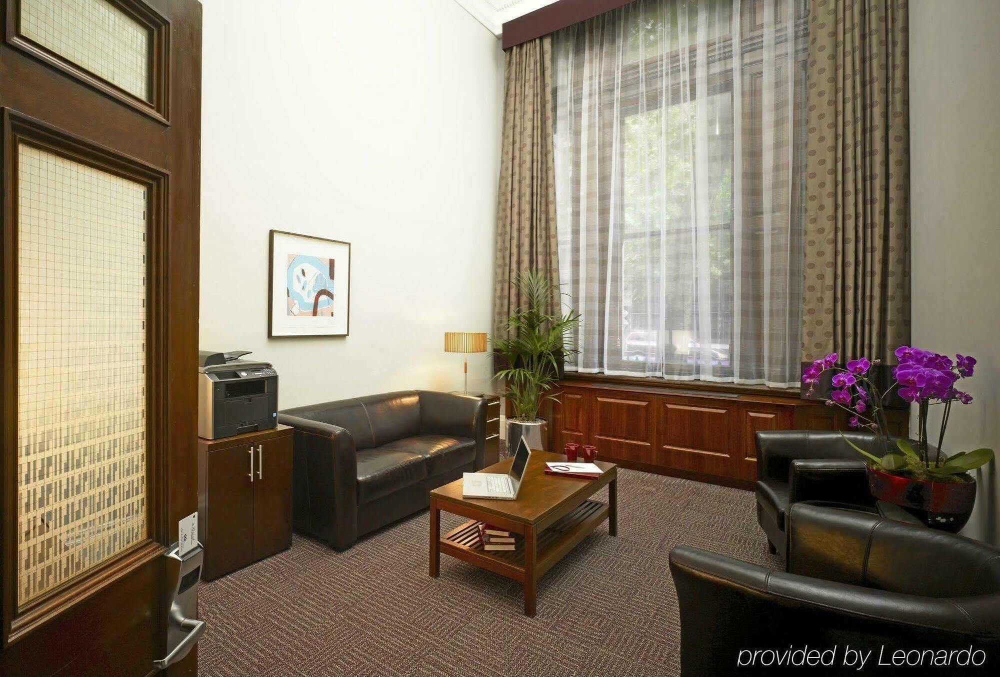 The Grand At Trafalgar Square Hotel London Room photo